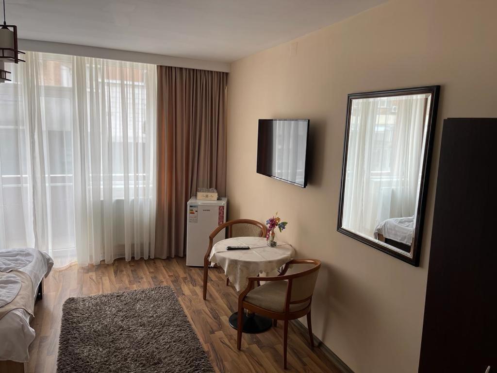Casa Alex Hotel Targu Jiu Ngoại thất bức ảnh