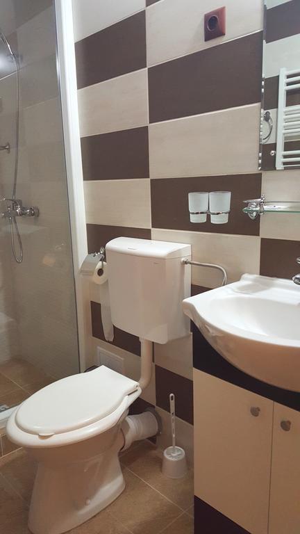 Casa Alex Hotel Targu Jiu Phòng bức ảnh
