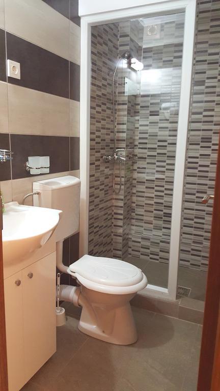 Casa Alex Hotel Targu Jiu Phòng bức ảnh