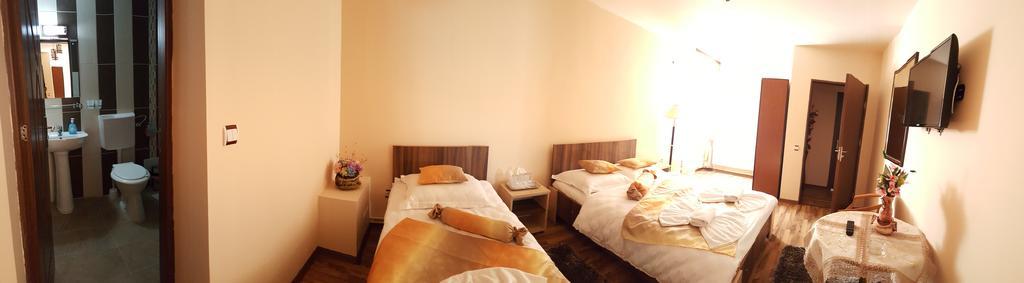 Casa Alex Hotel Targu Jiu Phòng bức ảnh
