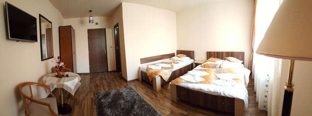 Casa Alex Hotel Targu Jiu Phòng bức ảnh
