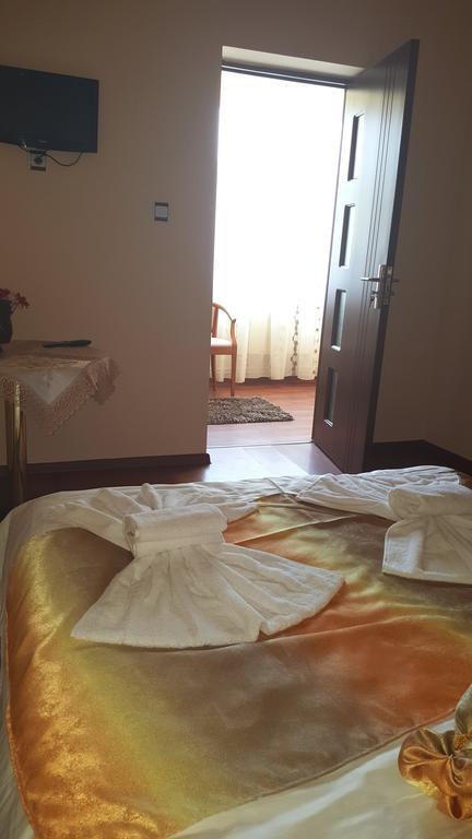 Casa Alex Hotel Targu Jiu Phòng bức ảnh