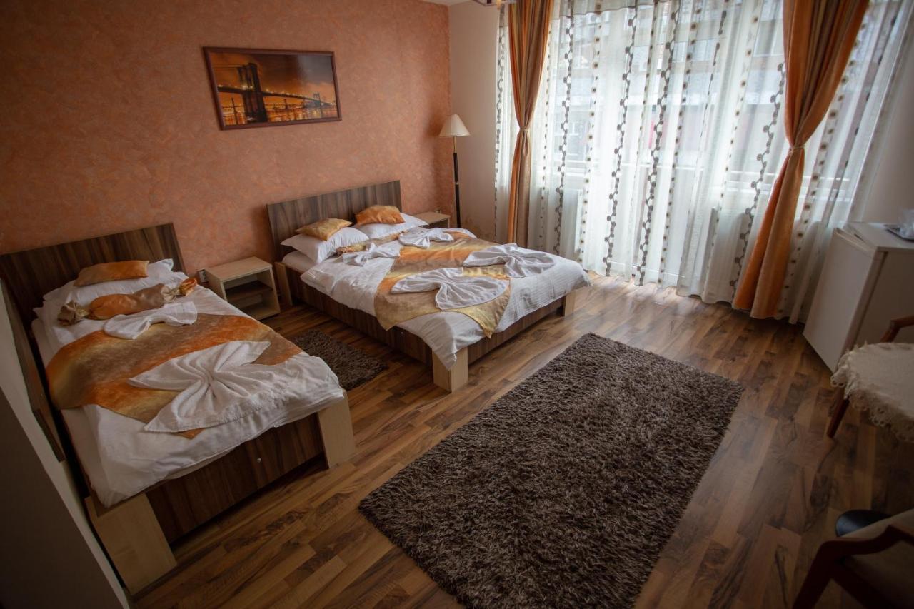 Casa Alex Hotel Targu Jiu Ngoại thất bức ảnh
