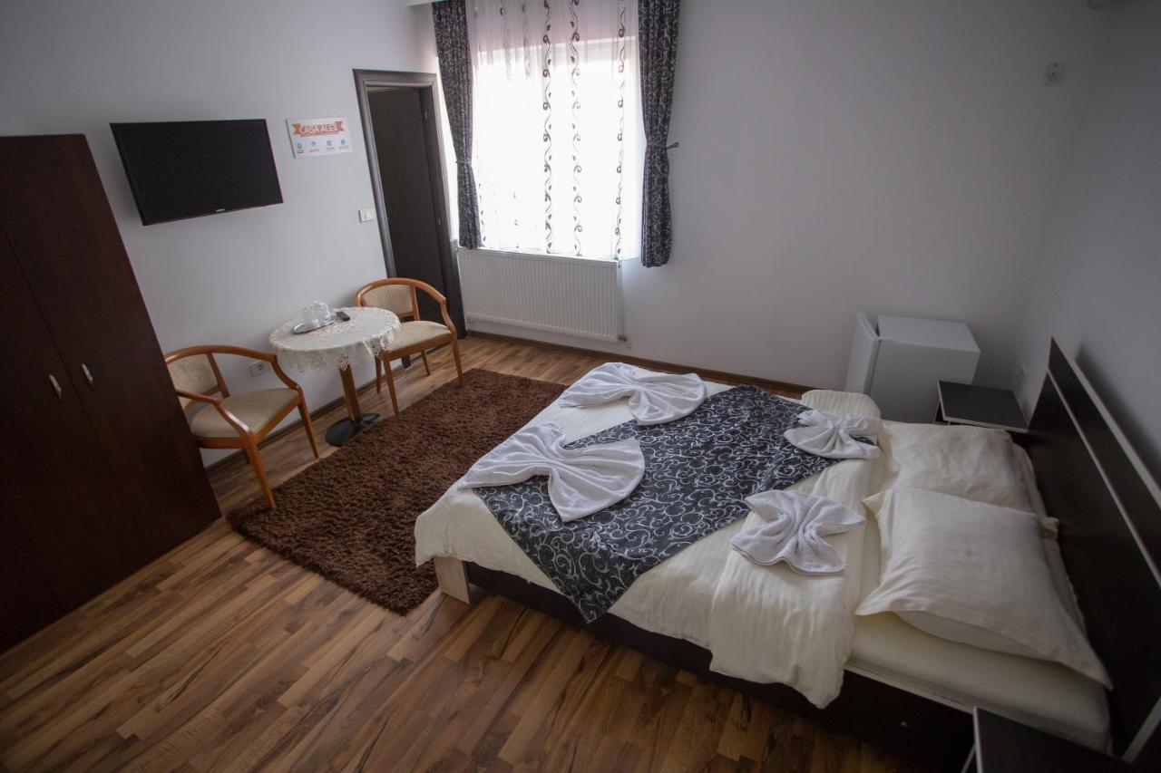 Casa Alex Hotel Targu Jiu Ngoại thất bức ảnh