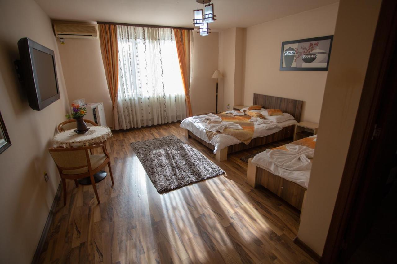 Casa Alex Hotel Targu Jiu Ngoại thất bức ảnh