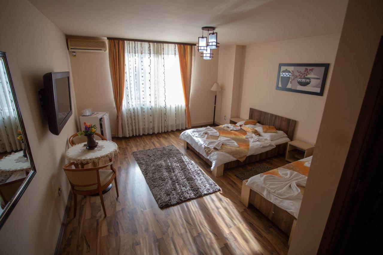 Casa Alex Hotel Targu Jiu Ngoại thất bức ảnh
