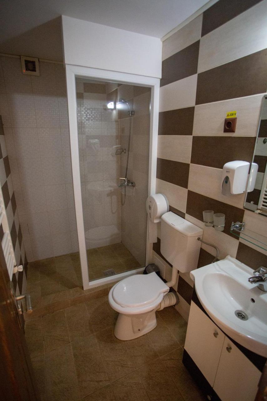 Casa Alex Hotel Targu Jiu Ngoại thất bức ảnh